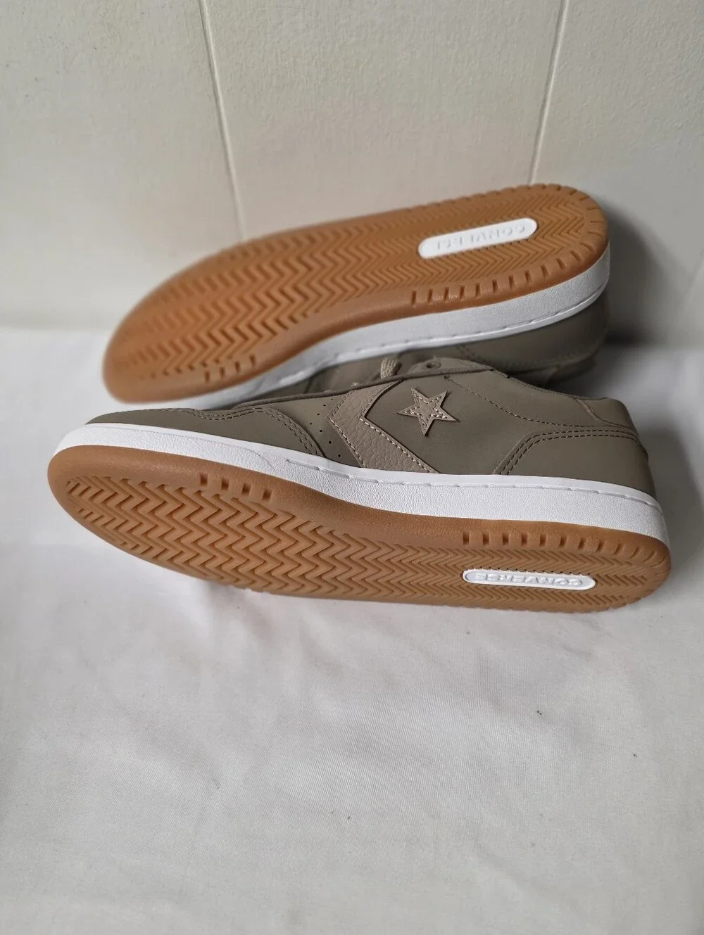 Converse Unisex Sport Casual Men's Low-Top Sneakers in Taupe with White Midsole